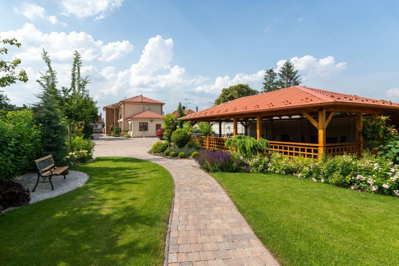Villa Ephelia Dunajská Streda 외부 사진